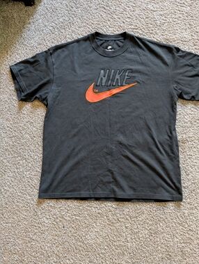 NIKE